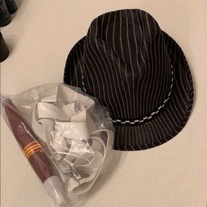 Gangster costume hat with expanders and fake cigar